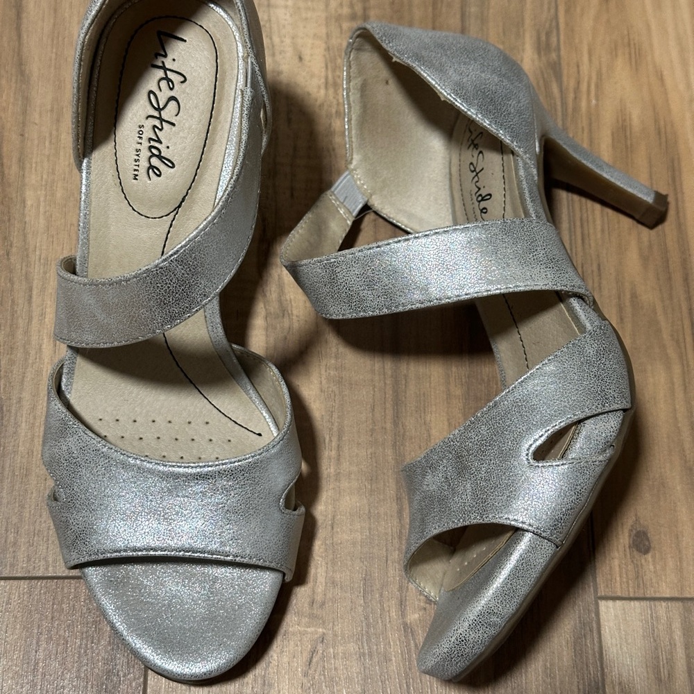 Life Stride Women's Elegant Silver Heels